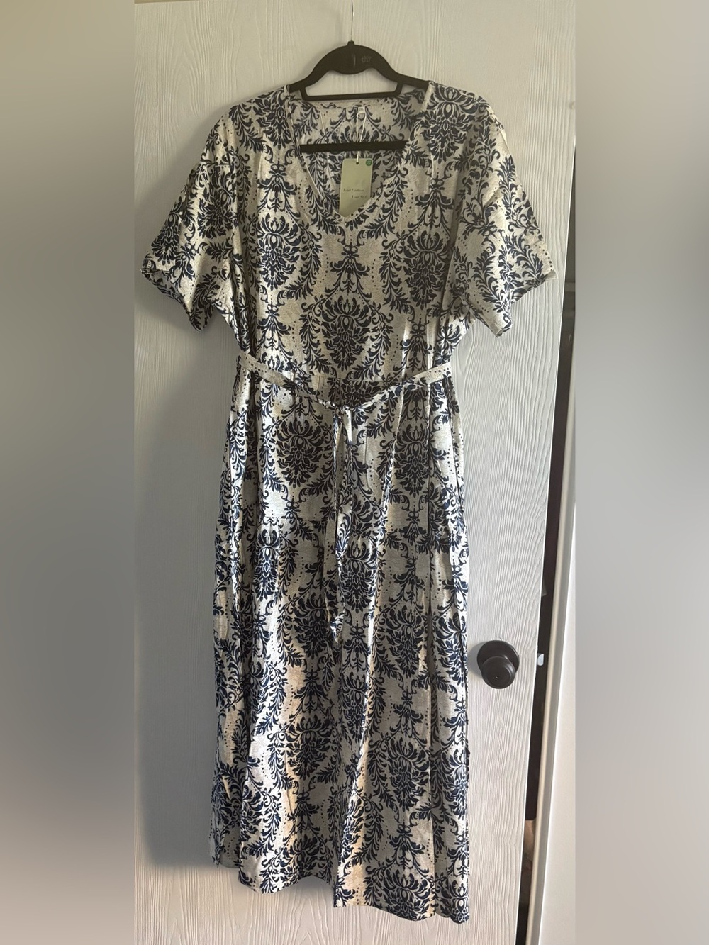 NWTs lightweight summer dress with shortsleeves 2X? 1X